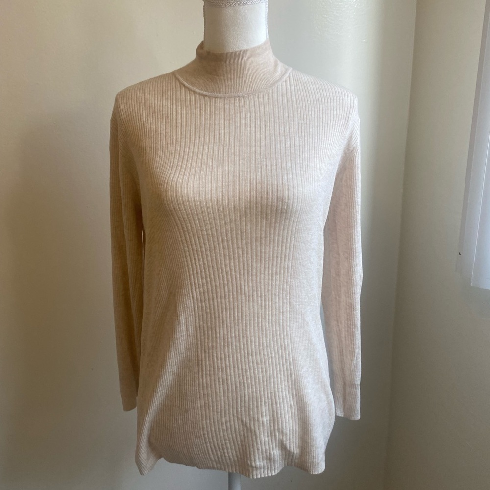 Escada top made with cashmere and wool. Size L. New